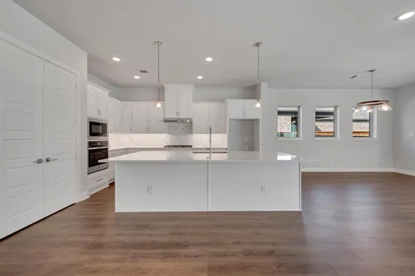 $579,990 | 2075 Emerald Grove Drive, Arlington, TX 76005