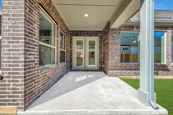 $579,990 | 2075 Emerald Grove Drive, Arlington, TX 76005