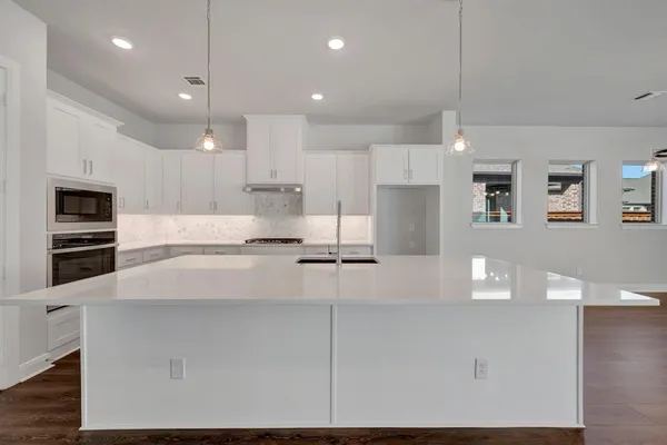 $579,990 | 2075 Emerald Grove Drive, Arlington, TX 76005