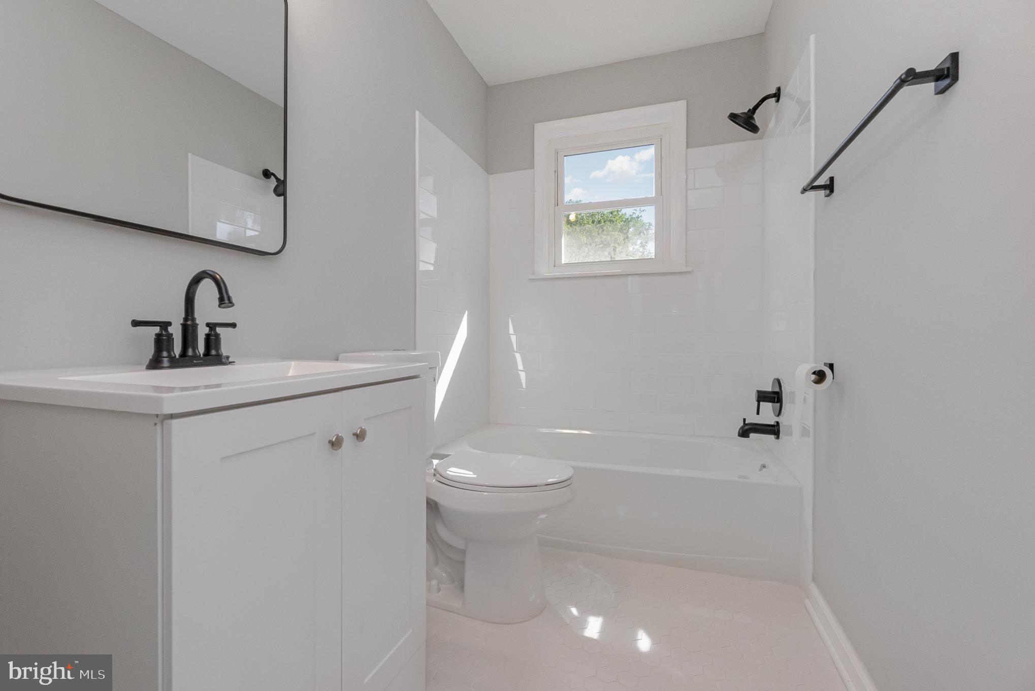 8017 Hillendale Road Parkville, MD 21234 - Photo 16 of 28 Hall Bath