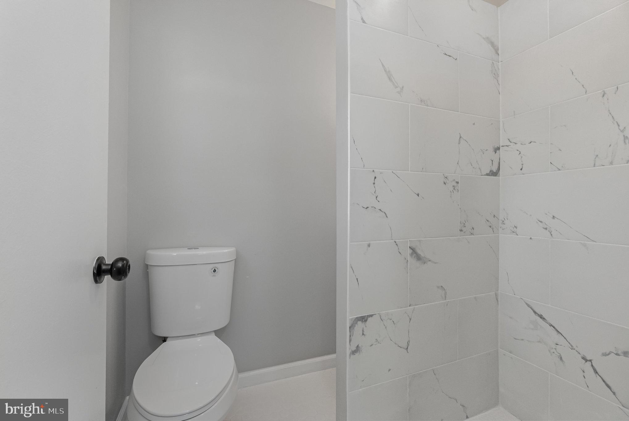 8017 Hillendale Road Parkville, MD 21234 - Photo 17 of 28 Primary Bath