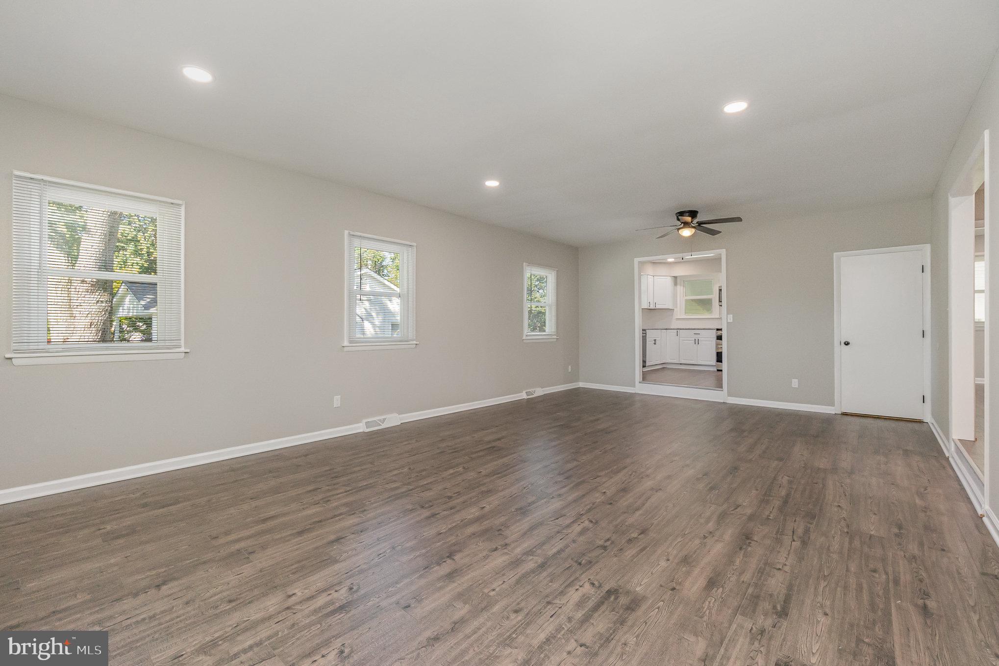8017 Hillendale Road Parkville, MD 21234 - Photo 6 of 28 Living/Dining Room Combo