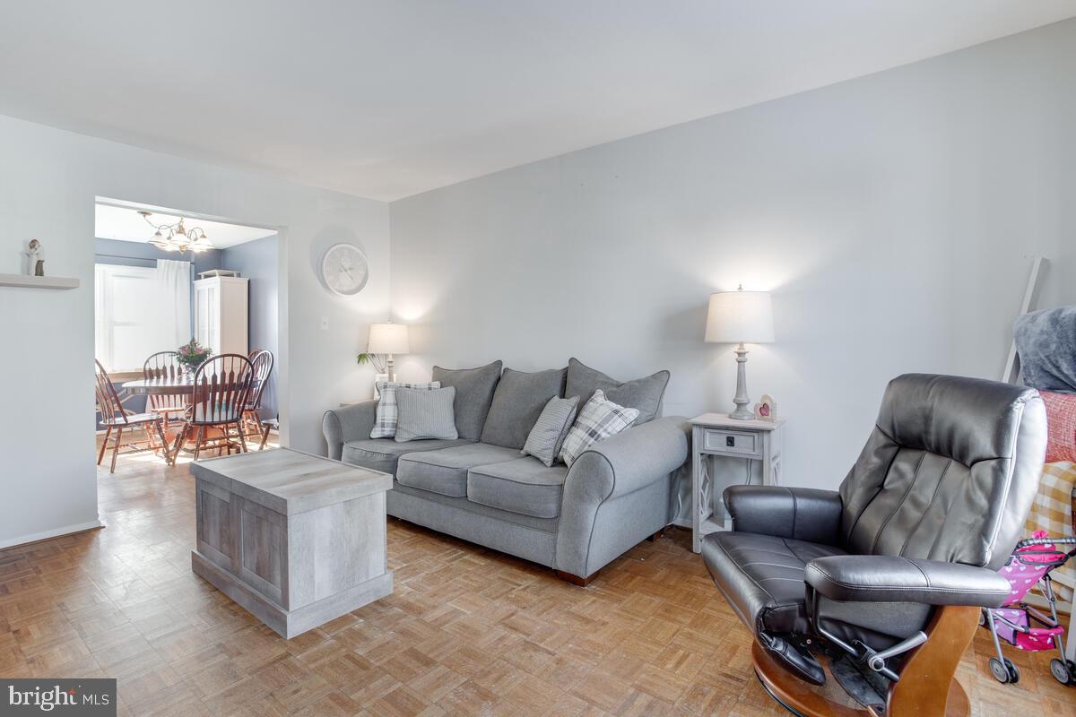 3429 Saluda Road Baltimore, MD 21236 - Photo 3 of 34 Living Room