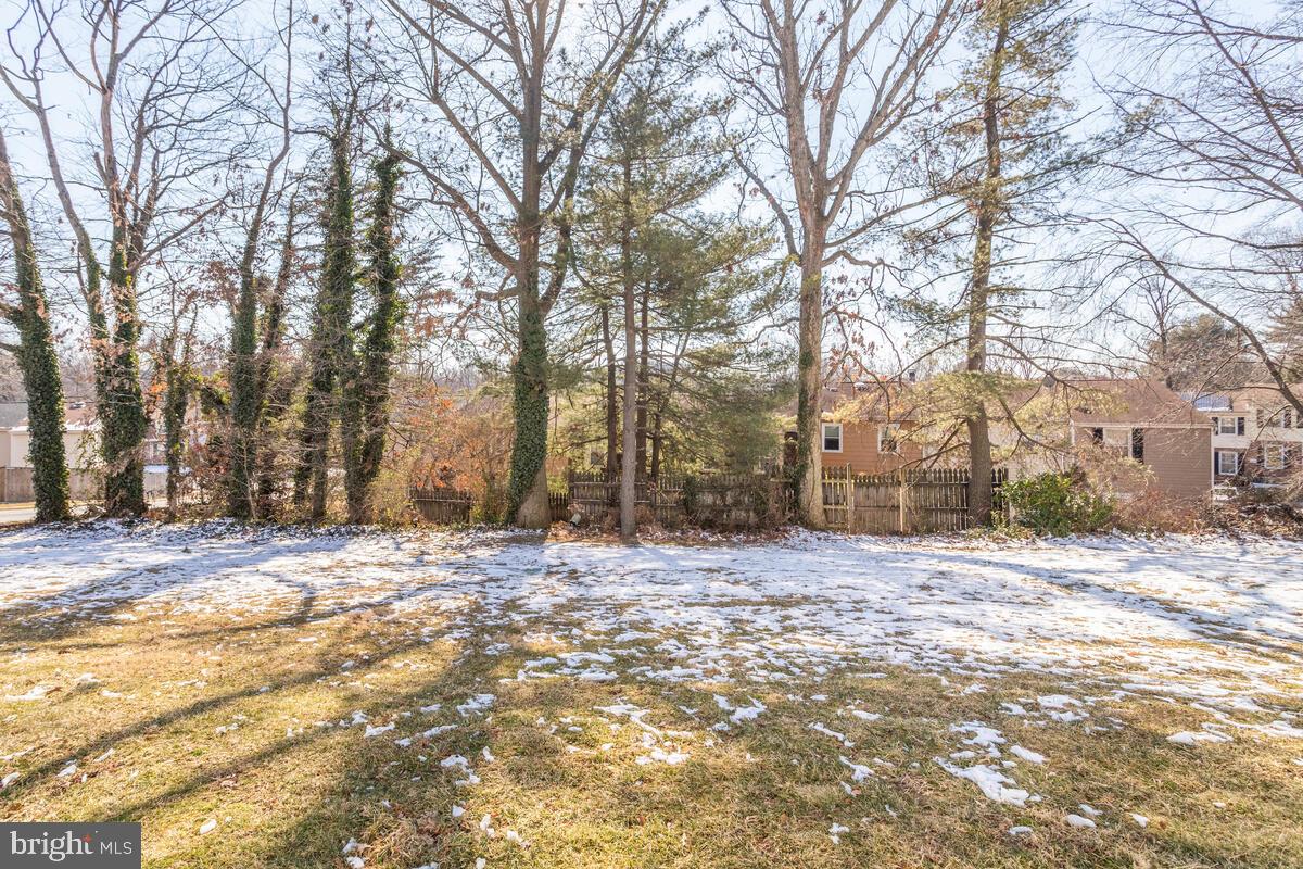 3429 Saluda Road Baltimore, MD 21236 - Photo 34 of 34 Common area just outside of the fence