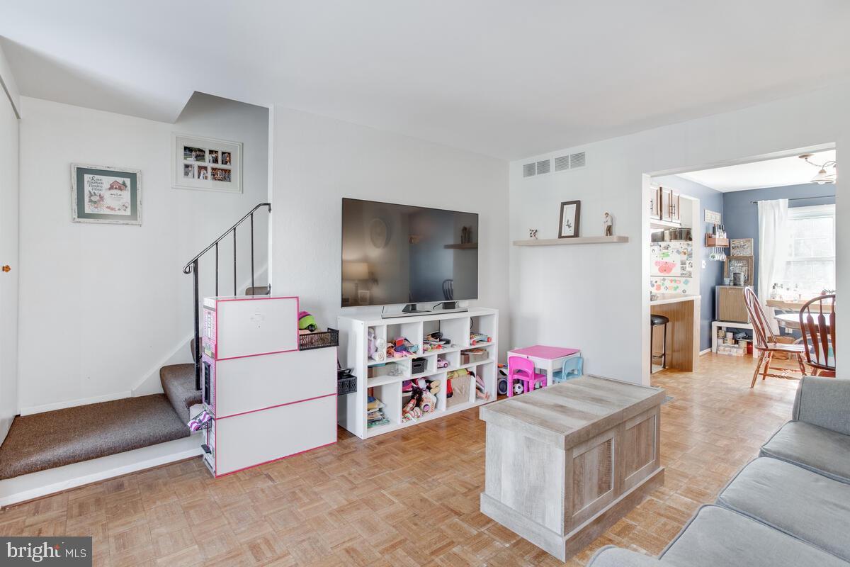 3429 Saluda Road Baltimore, MD 21236 - Photo 4 of 34 Living Room