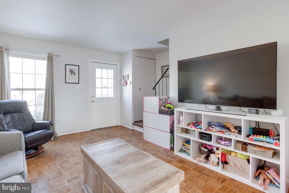 3429 Saluda Road Baltimore, MD 21236 - Photo 5 of 34 Living Room