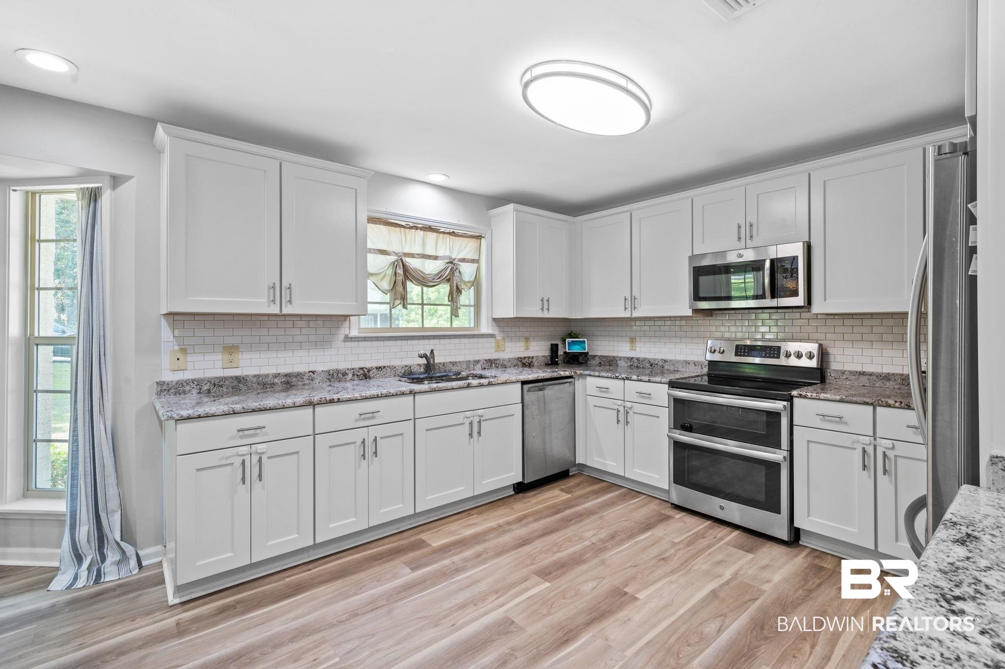 7246 Cadet Drive Daphne, AL 36527 - Photo 13 of 48