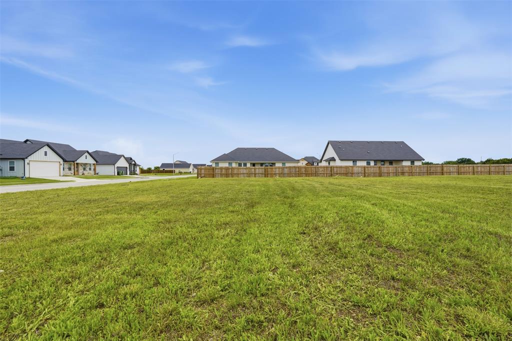 585 Highview Court Godley, TX 76044 - Photo 2 of 15