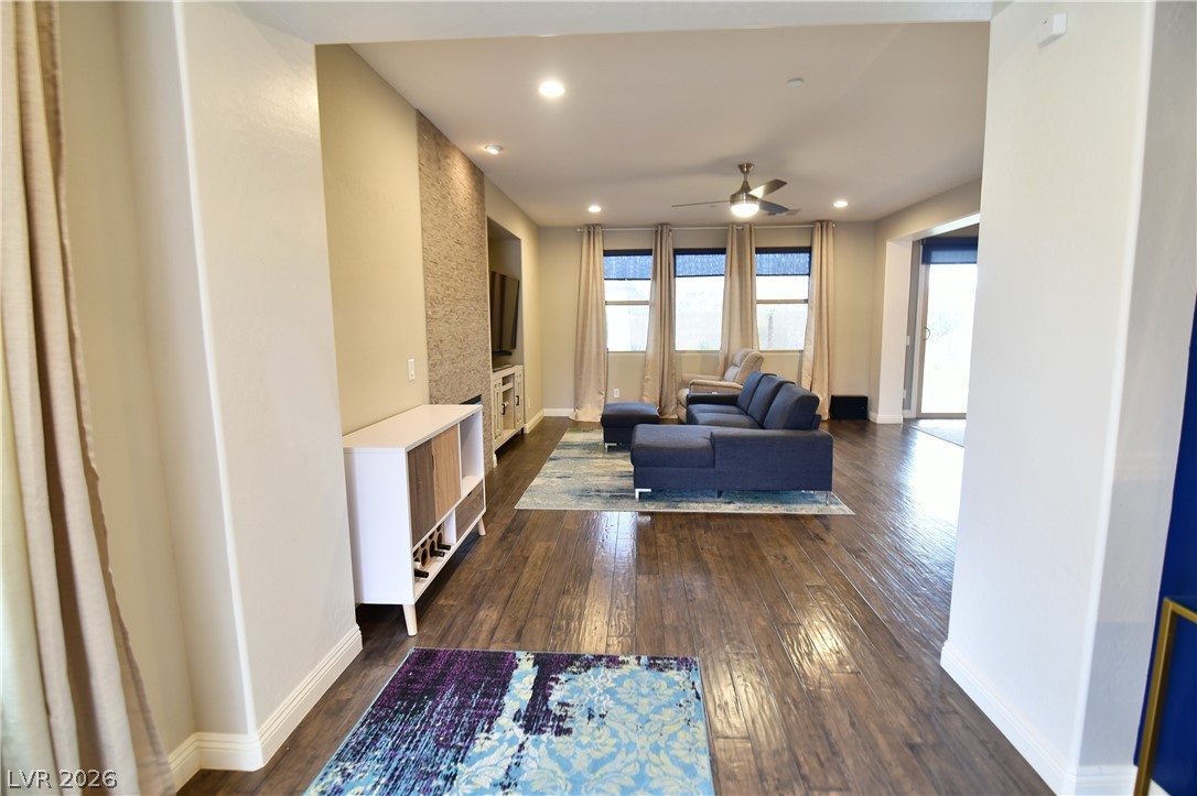 1120 Strada Cristallo Henderson, NV 89011 - Photo 4 of 52