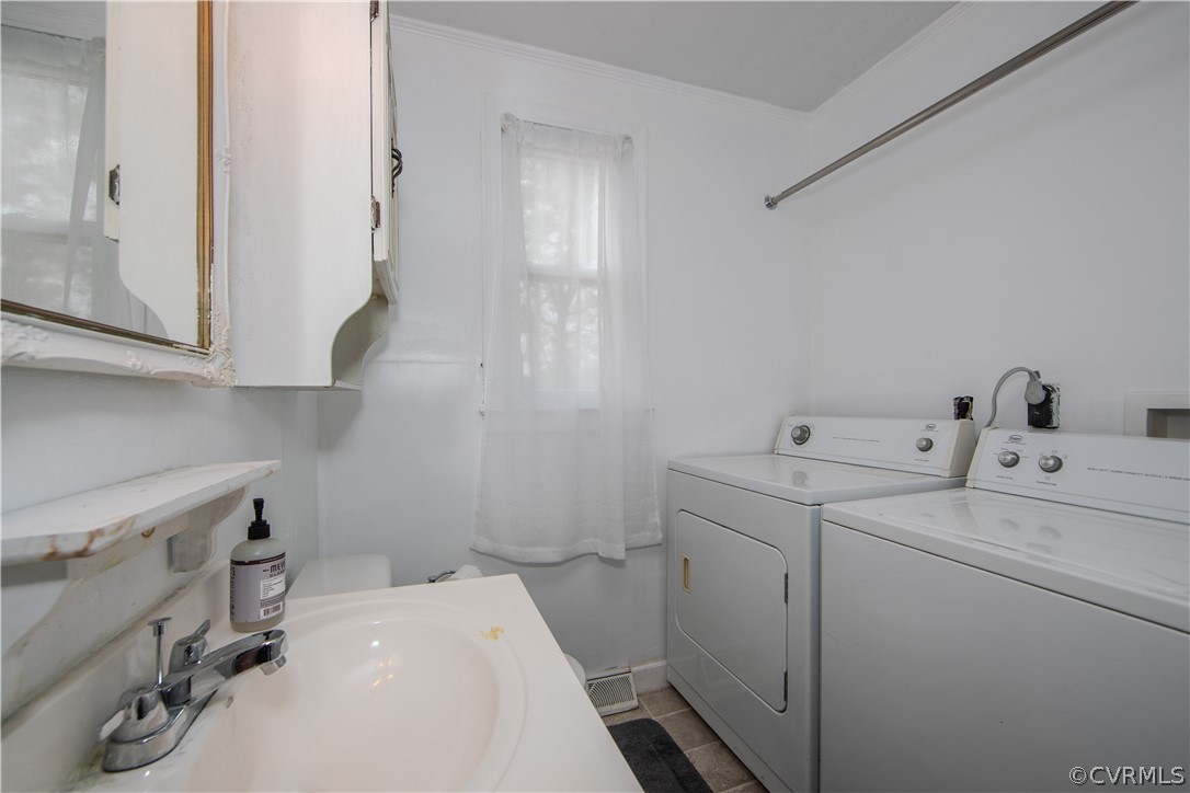 6736 Strathmore Road Richmond, VA 23237 - Photo 16 of 25 a utility room with dryer and washer