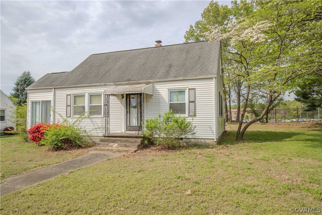 6736 Strathmore Road Richmond, VA 23237 - Photo 2 of 25 front view of house with a yard