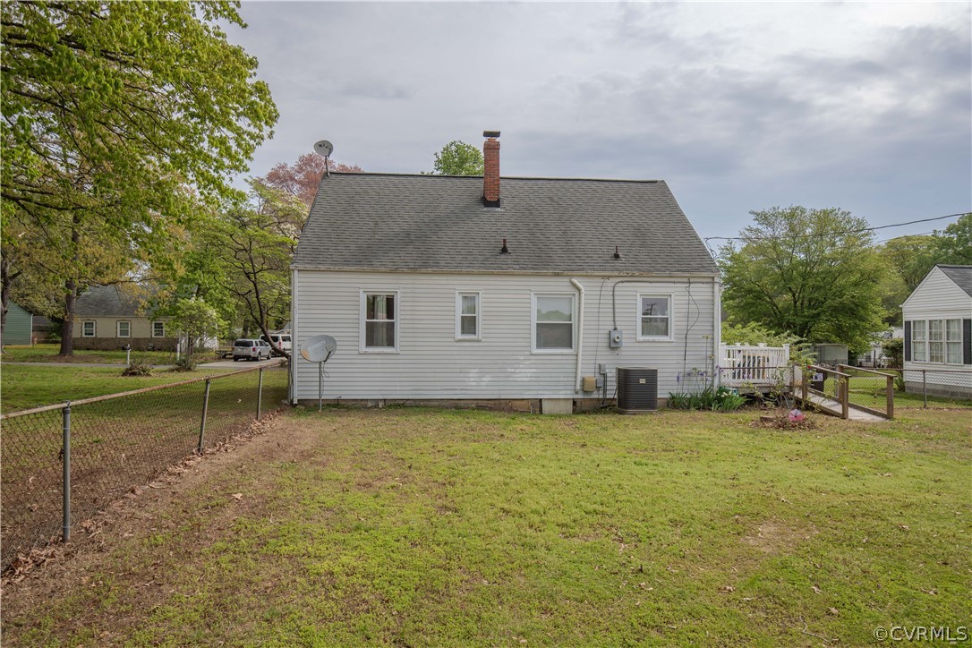 6736 Strathmore Road Richmond, VA 23237 - Photo 7 of 25 a view of a house with a backyard