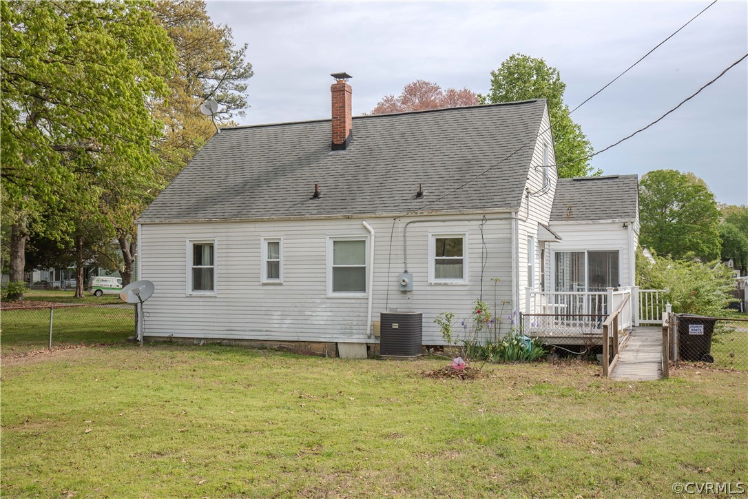 6736 Strathmore Road Richmond, VA 23237 - Photo 8 of 25 a front view of house with yard and trees in the background