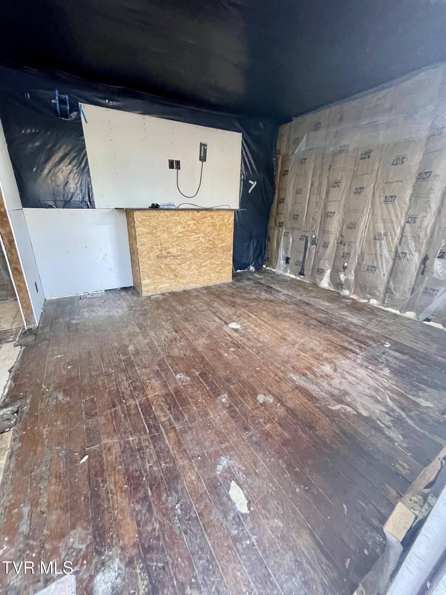 416 Opekiska Street Erwin, TN 37650 - Photo 6 of 29 IMG_4049