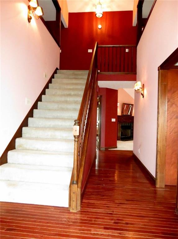6055 East Meadow Ridge Road Columbus, IN 47203 - Photo 2 of 29 Gallery Image 2