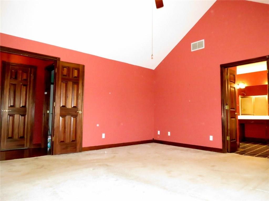 6055 East Meadow Ridge Road Columbus, IN 47203 - Photo 12 of 29 Gallery Image 12