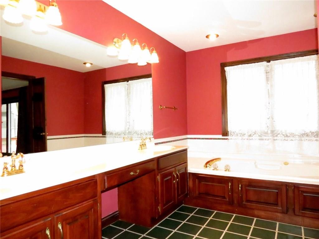6055 East Meadow Ridge Road Columbus, IN 47203 - Photo 14 of 29 Gallery Image 14