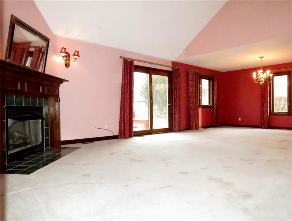 6055 East Meadow Ridge Road Columbus, IN 47203 - Photo 3 of 29 Gallery Image 3