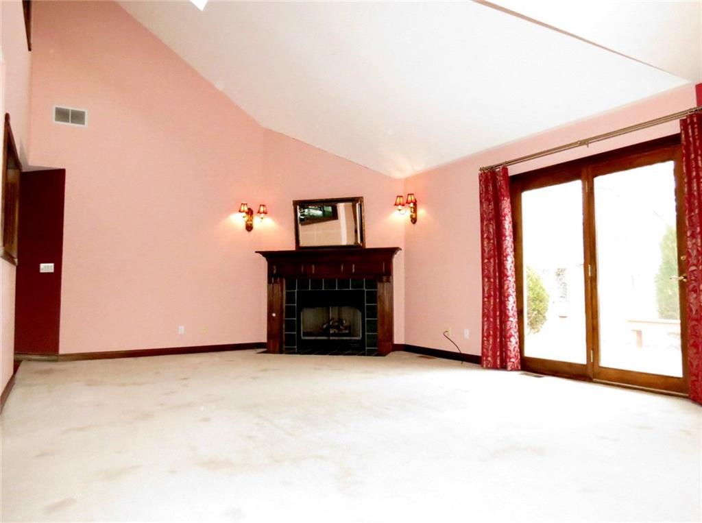 6055 East Meadow Ridge Road Columbus, IN 47203 - Photo 4 of 29 Gallery Image 4