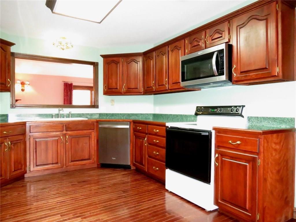6055 East Meadow Ridge Road Columbus, IN 47203 - Photo 9 of 29 Gallery Image 9