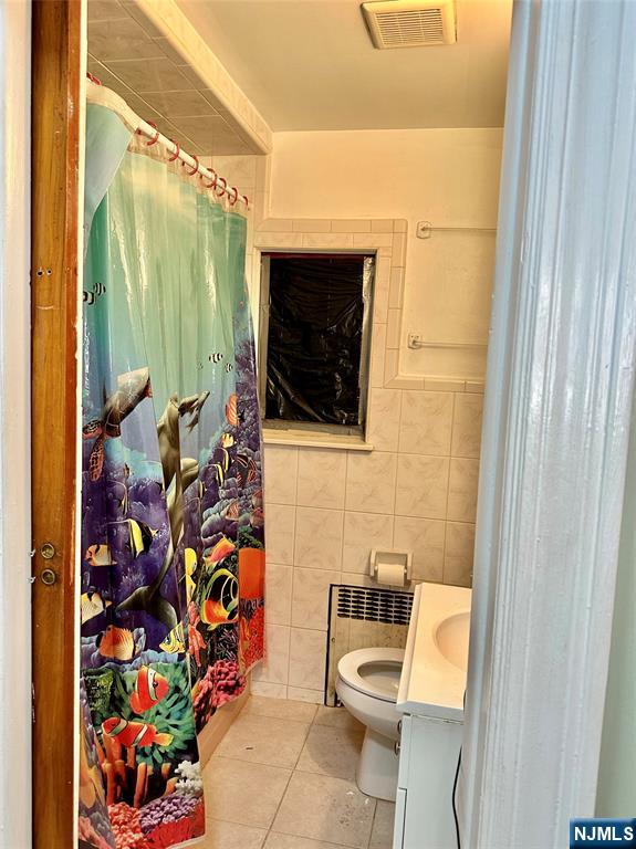 141 67th Street, Unit 2 West New York, NJ 07093 - Photo 10 of 12 a bathroom with a toilet sink and tub