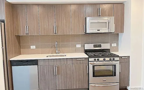 $483,000 | 12-15 Broadway, Unit 603 | Astoria