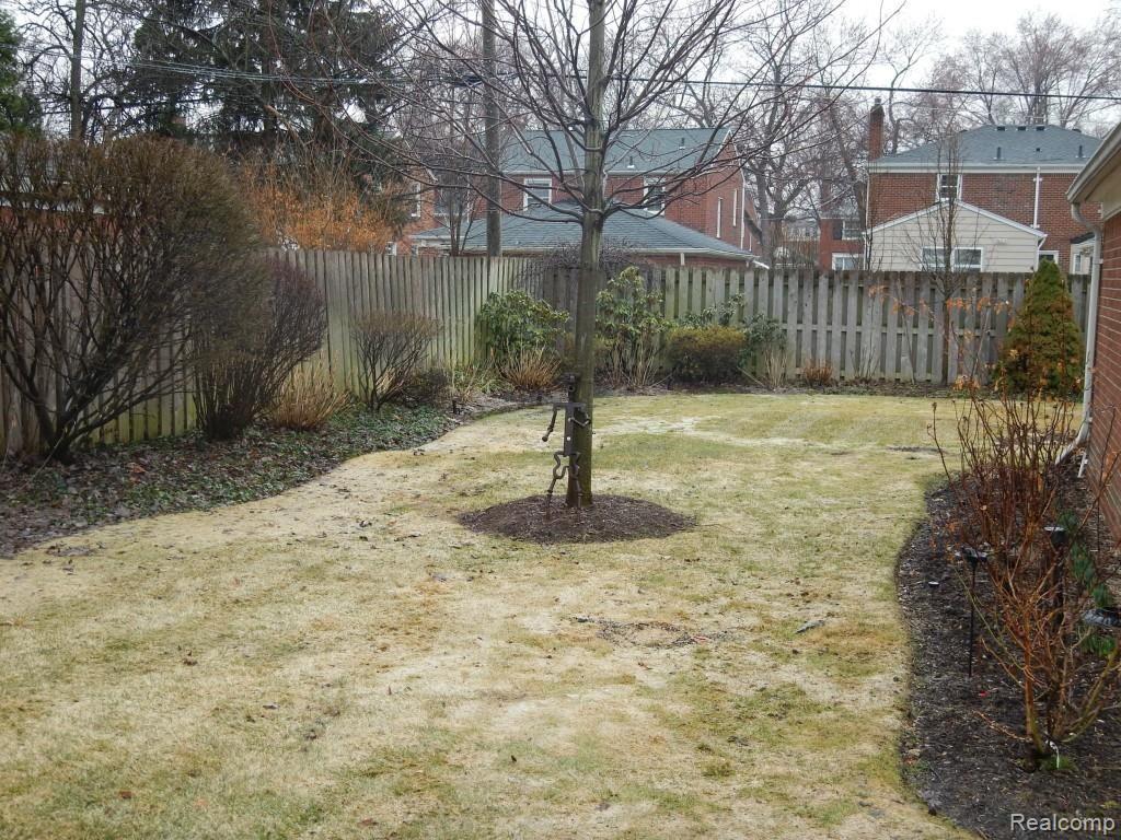 1383 Whittier Road Grosse Pointe, MI 48230 - Photo 16 of 18 DSCN0077.jpg
