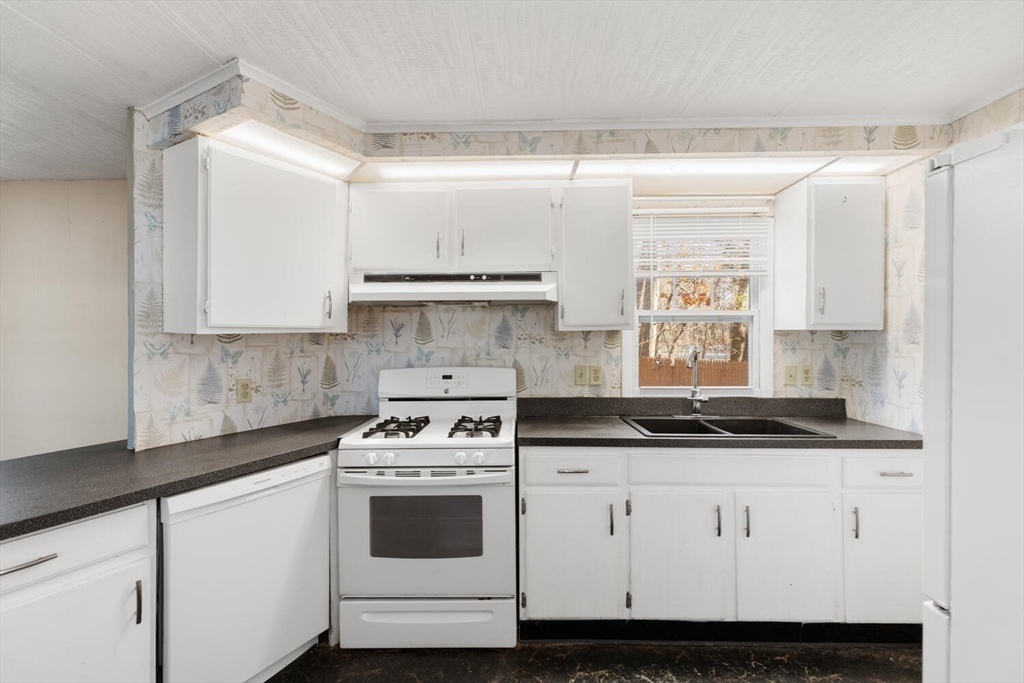 251 Newbury Street, Unit 23 Peabody, MA 01960 - Photo 12 of 28