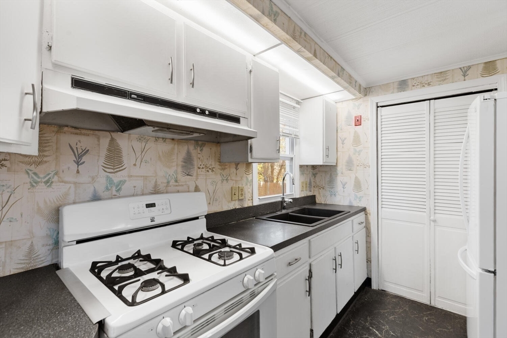 251 Newbury Street, Unit 23 Peabody, MA 01960 - Photo 15 of 28