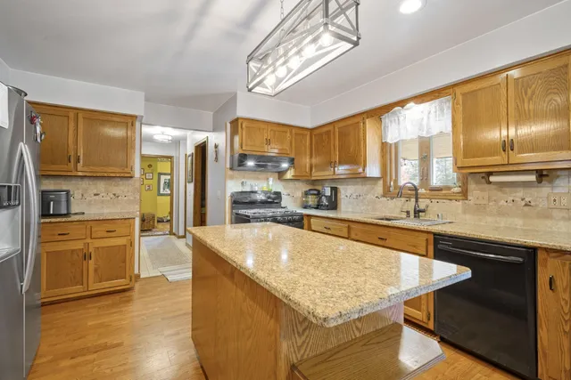 $734,900 | W225-s6835 Guthrie Road, Vernon, WI 53103