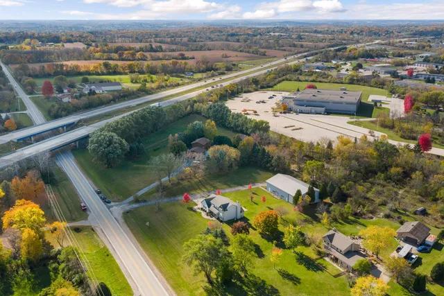 $734,900 | W225-s6835 Guthrie Road, Vernon, WI 53103