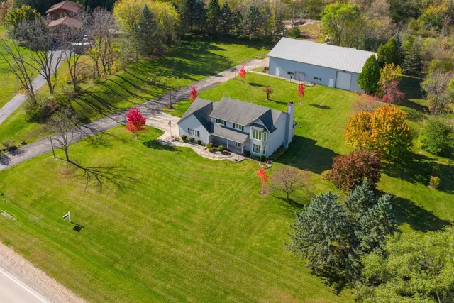 $734,900 | W225-s6835 Guthrie Road, Vernon, WI 53103