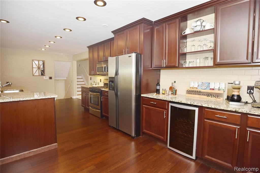 146 West Hickory Grove Road Bloomfield Hills, MI 48304 - Photo 13 of 27