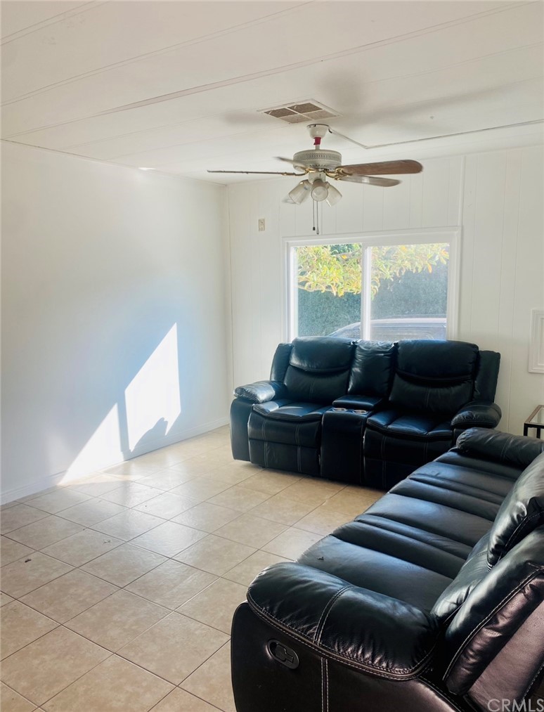 1782 Nisson Road, Unit 17 Tustin, CA 92780 - Photo 5 of 6 a living room with furniture