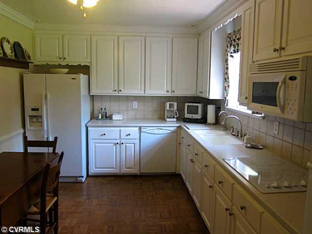 509 Ridge Top Road Henrico, VA 23229 - Photo 9 of 11 Kitchen - Updated Eat in kitchen. Picture does not show built in desk.