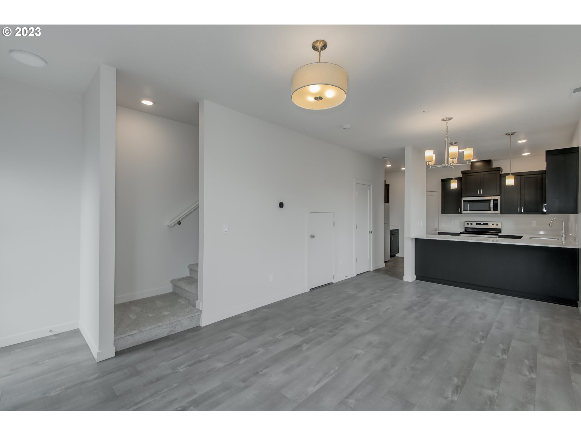 2069 Strong Road Southeast Salem, OR 97302 - Photo 2 of 16 Gallery Image 2