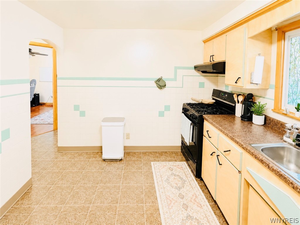 93 Preston Road Cheektowaga, NY 14215 - Photo 14 of 40