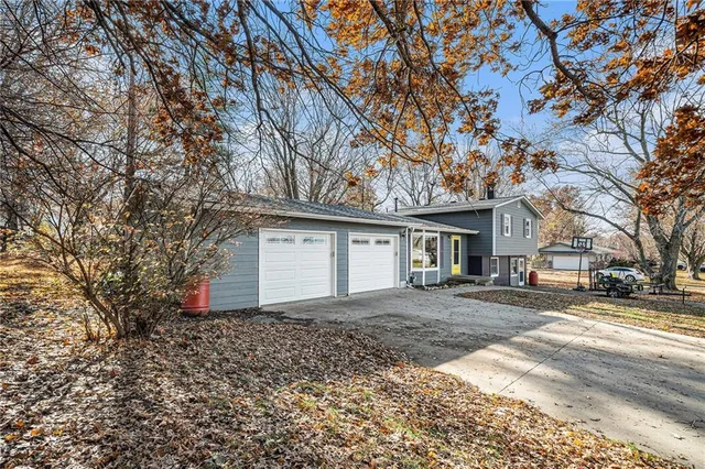 $220,000 | 111 Pawnee Avenue, Hiawatha, KS 66434