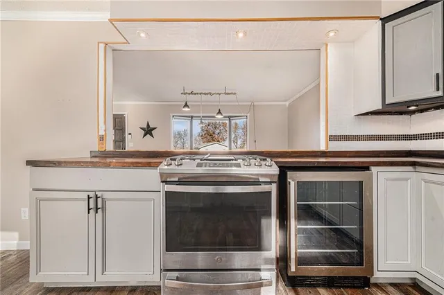 $220,000 | 111 Pawnee Avenue, Hiawatha, KS 66434