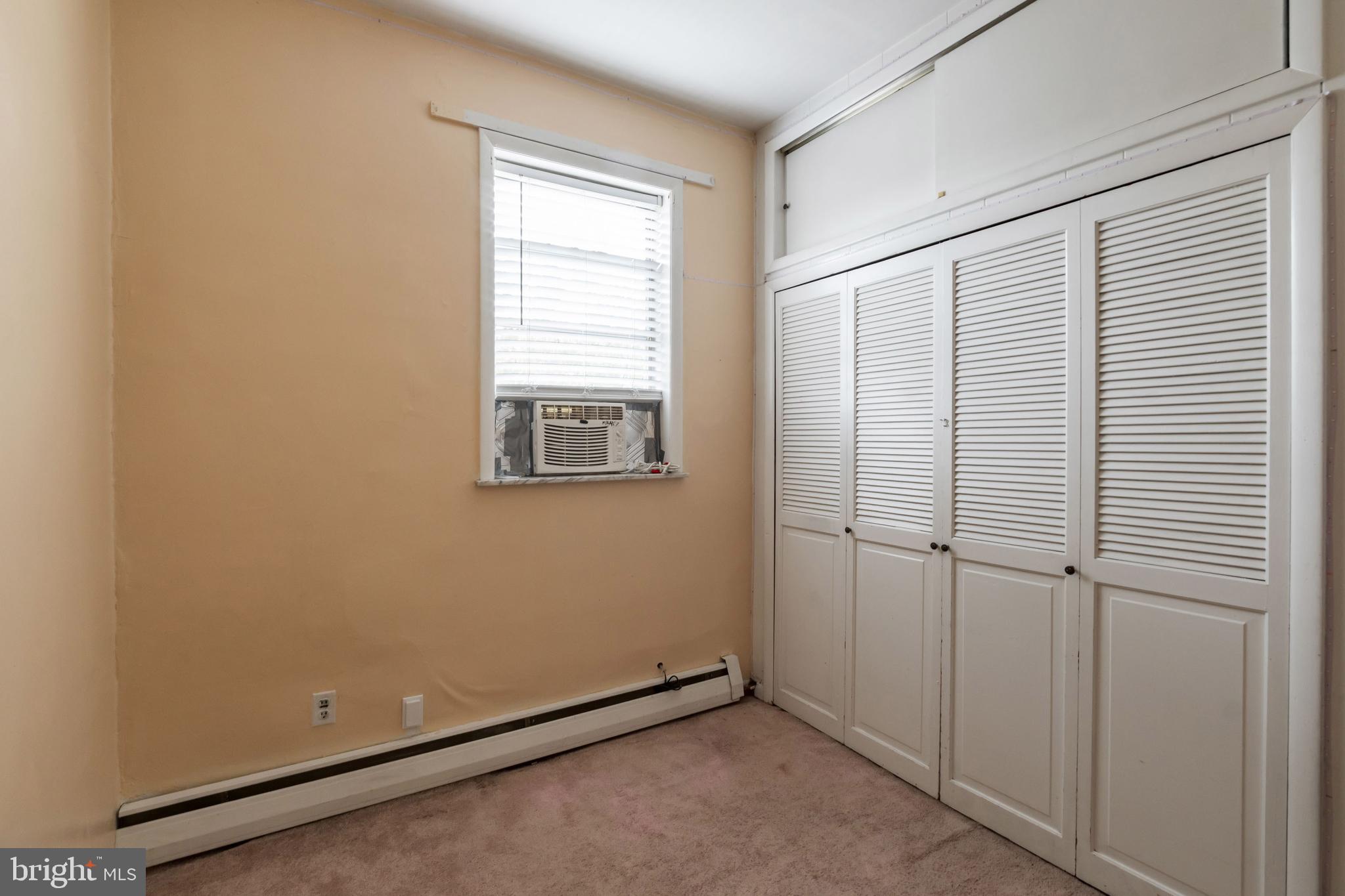 1325 West Porter Street Philadelphia, PA 19148 - Photo 12 of 17 an empty room with windows
