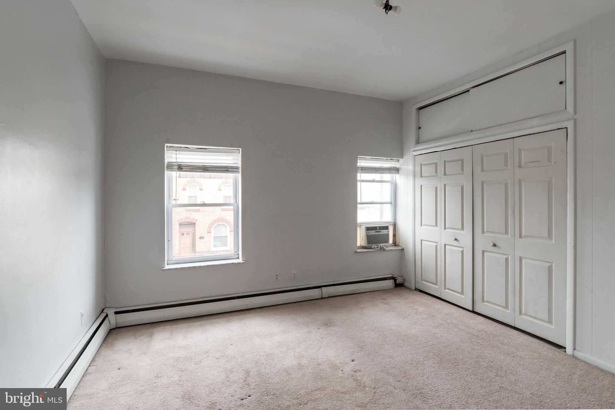 1325 West Porter Street Philadelphia, PA 19148 - Photo 13 of 17 an empty room with windows