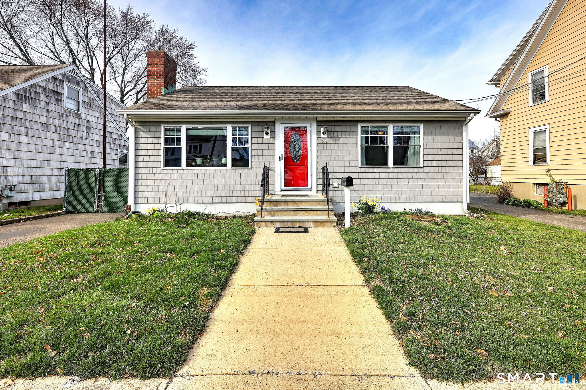 35 Nelson Terrace Bridgeport, CT 06610 - Photo 2 of 34