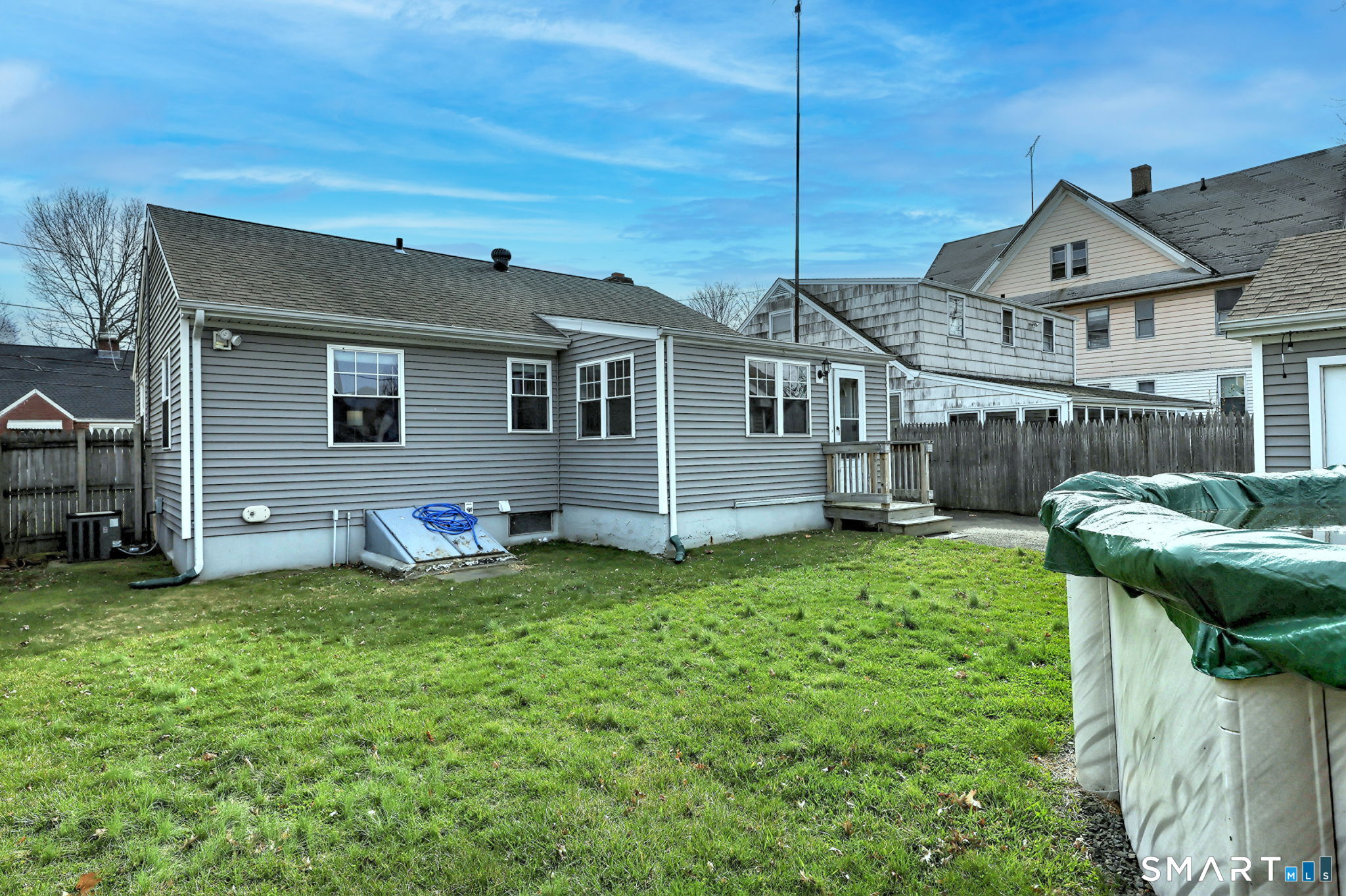 35 Nelson Terrace Bridgeport, CT 06610 - Photo 4 of 34