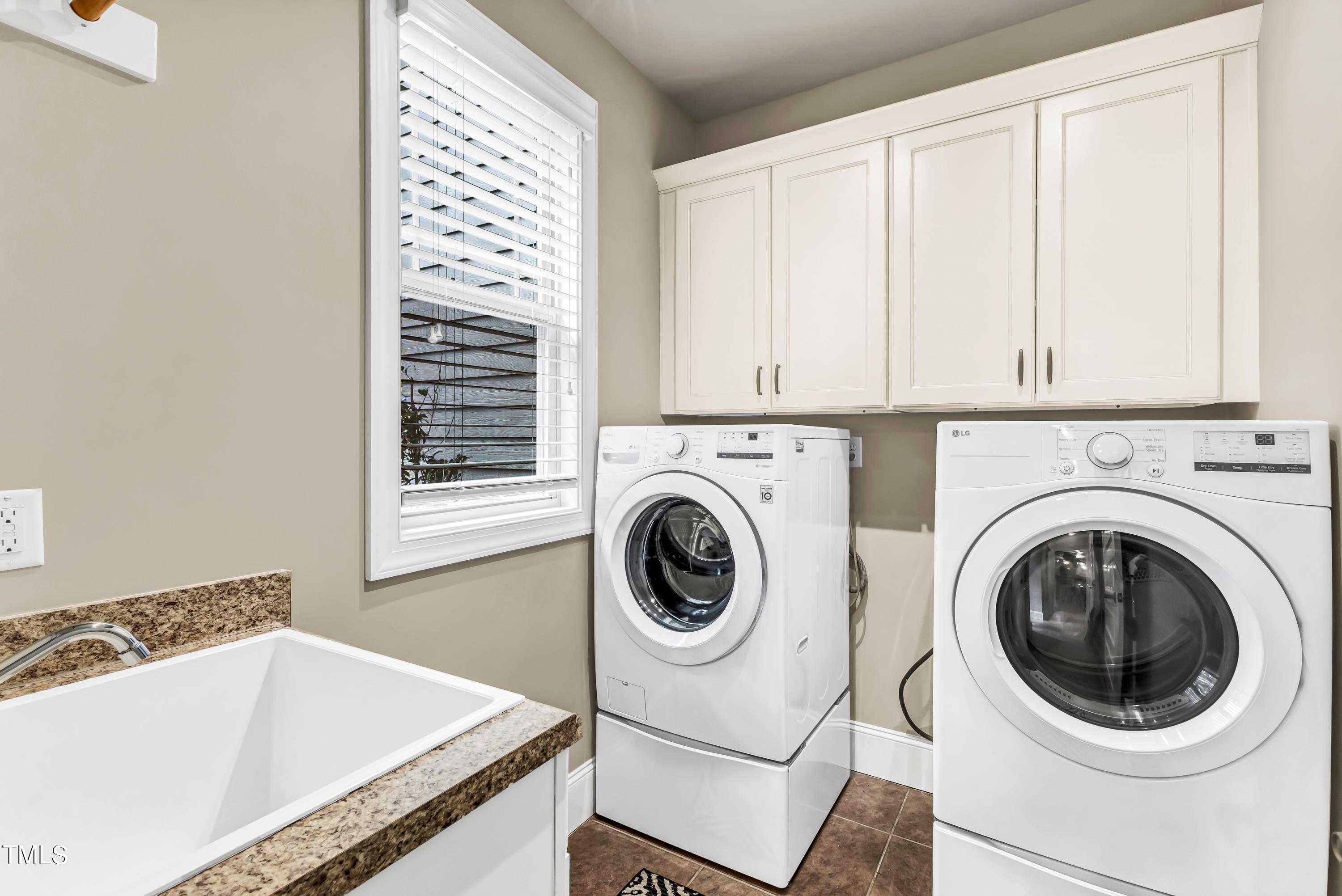 6125 Purnell Road Wake Forest, NC 27587 - Photo 20 of 39 Laundry with Sink