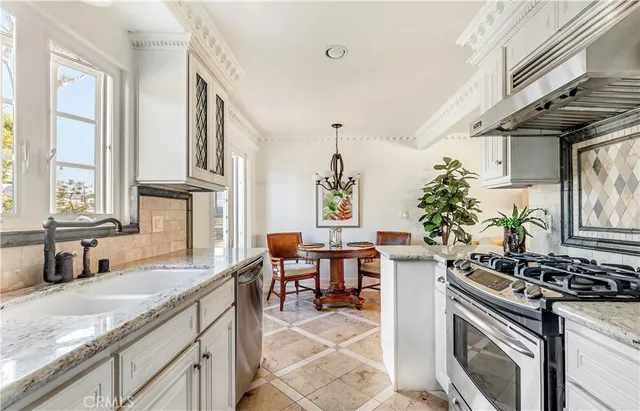 $6,000 | 329 Marguerite Avenue, Unit 3, Corona del Mar, CA 92625