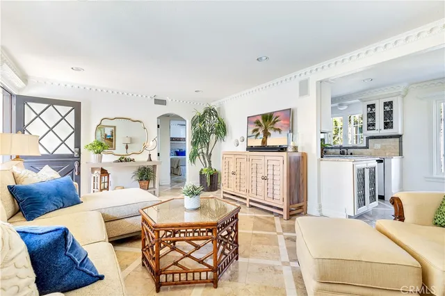 $6,000 | 329 Marguerite Avenue, Unit 3, Corona del Mar, CA 92625