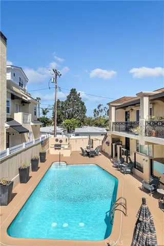 $6,000 | 329 Marguerite Avenue, Unit 3, Corona del Mar, CA 92625