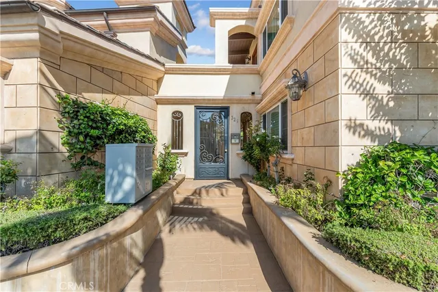 $6,000 | 329 Marguerite Avenue, Unit 3, Corona del Mar, CA 92625