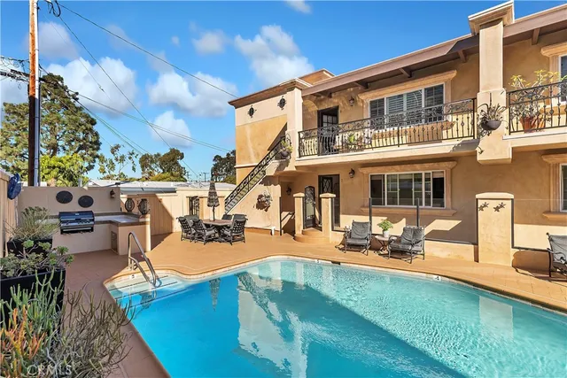 $6,000 | 329 Marguerite Avenue, Unit 3, Corona del Mar, CA 92625