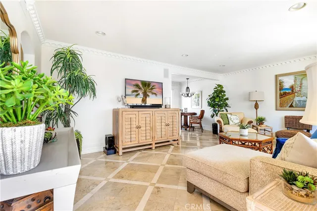 $6,000 | 329 Marguerite Avenue, Unit 3, Corona del Mar, CA 92625
